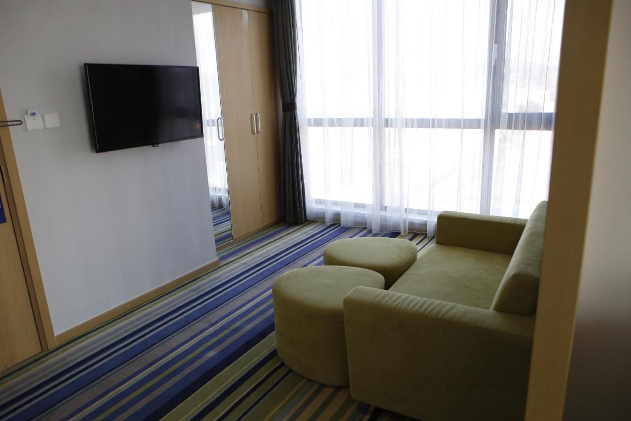 Holiday Inn Express Yingkou Onelong Plaza By Ihg Gaizhou Eksteriør bilde